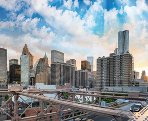 Obraz premium Lower Manhattan sunset skyline from Brooklyn Bridge