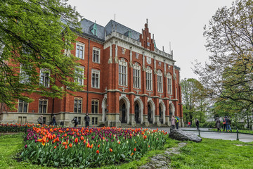 Obraz premium Rotes Gebäude in Krakau