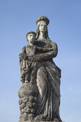 Fototapeta na wymiar statue of the Virgin Mary with the baby Jesus Christ (Religion, faith, eternal life, God, the soul concept)