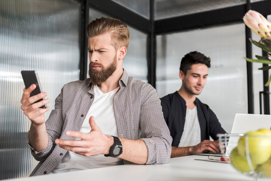 Working process among busy co-workers