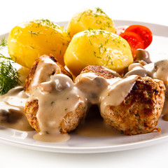Roasted meatballs, mashed potatoes and vegetables 
