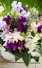   Blumenstrauß mit bunten Wicken