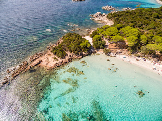 Der Strand von Palombaggia bildet sich oben auf Korsika