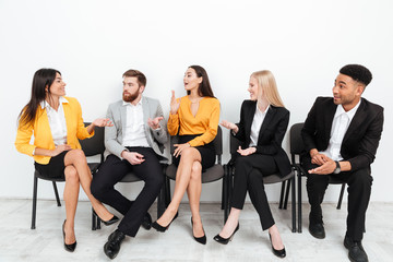 Obraz premium Colleagues sitting in office talking with each other