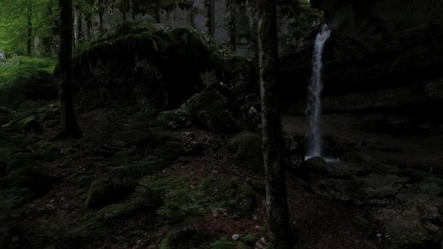 Chute du Bief - small stream - Le Doubs- Goumois  &mdash;waterfall-frontward flight