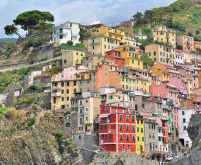 Fototapeta na wymiar village aux façade colorées des cinq terre - Italie