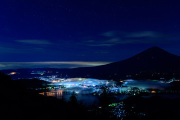 山梨　富士山と河口湖畔の夜景