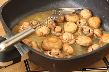 Campignon mit Soße