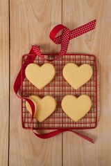 Four heart shaped cookie kept on cooling tray