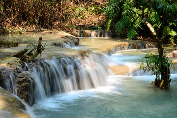 Fototapeta na wymiar Laos L uang Prabang waterfall