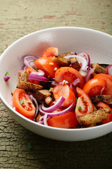Tomato salad with onions