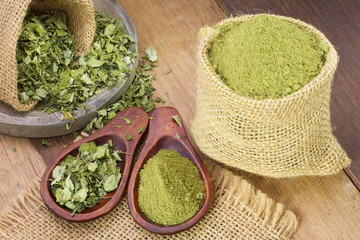 Leaves and moringa powder  (moringa oleifera)