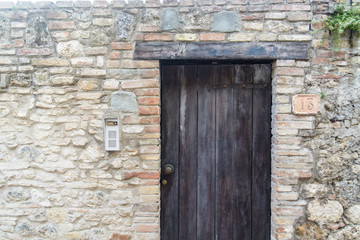 Fototapeta na wymiar Wooden doors - San Gimignano, Italy