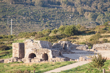 Fototapeta na wymiar Ruinas romanas de Baelo Claudia en playa de Bolonia, Cádiz, Andalucía, España