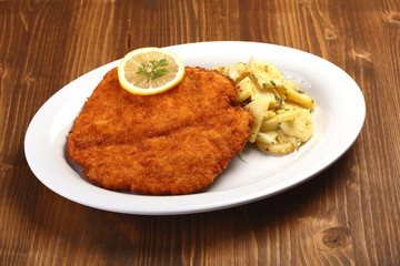 wiener schnitzel with mashed potatoes 