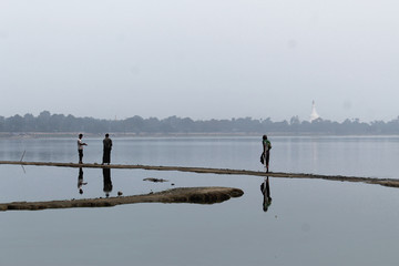 Life at u-Bein bridge in Myanmar