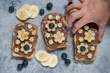 Fototapeta na wymiar Toast bread with chocolate spread and banana