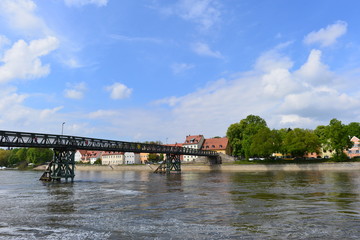 Obraz premium Die Donau in Regensburg