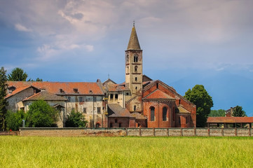 Fototapeta na wymiar Staffarda Kloster im Piemont - Staffarda abbey in Piedmont