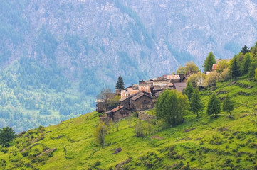 Pequerel Dorf in den alpen, Italien - Pequerel village in Alps, Italy