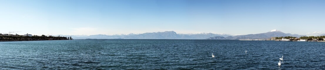 Obraz na płótnie Canvas panoramica Lago di Garda