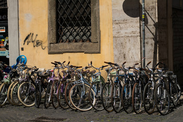 parking rowerowy we włoskim starym mieście  © Magdalena