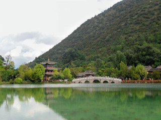 Fototapeta na wymiar heilong tan park ,lijiang,China 