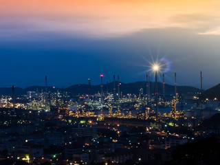 Fototapeta na wymiar Night scene of oil refinery