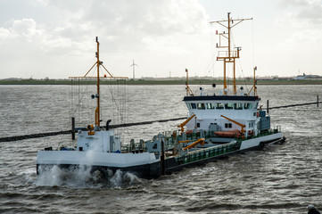 Naklejka premium Arbeitsschiff, Baggerschiff nach Norderney