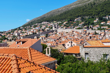 Fototapeta na wymiar Over the rooftops towards the fortified walls of Dubrovnik's old town in Croatia