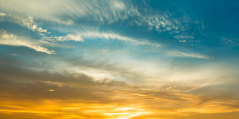 Obraz premium Colorful sunset sky in twilight time