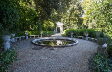 Photo sur Plexiglas Fontaine GENOA, (GENOVA), APRIL 28, 2017 - Villa Durazzo- Pallavicini, The Arch of Triumph and the fountain in Genoa Pegli, Italy