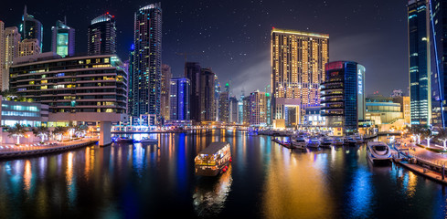 Fototapeta na wymiar Panoramic view of Dubai Marina 
