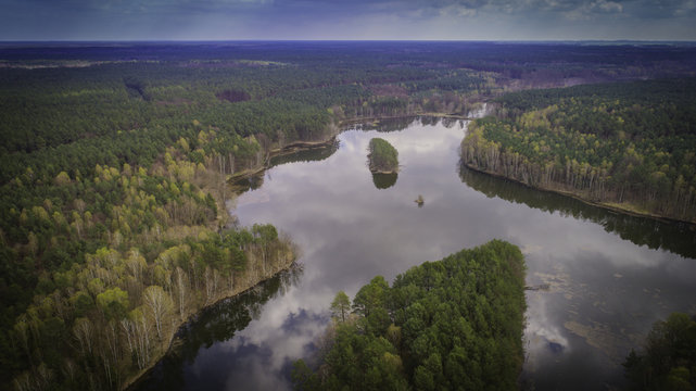 Fototapeta jeziora i lasy z lotu ptaka