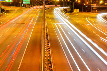 Lichtspuren, Mitchell Fwy bei Nacht, Freeway im Centrum von Perth City, Westküste, Westaustralien, Australien, Down Under