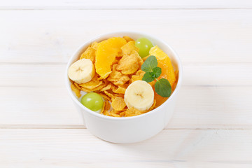 corn flakes with milk and fresh fruit