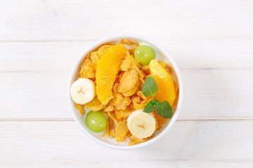 corn flakes with milk and fresh fruit