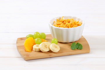 corn flakes with milk and fresh fruit