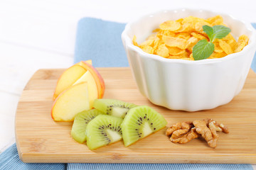 corn flakes with milk and fresh fruit