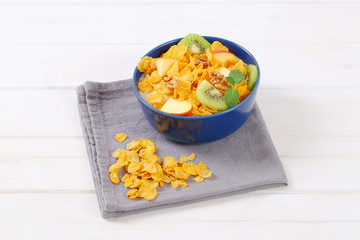 corn flakes with milk and fresh fruit