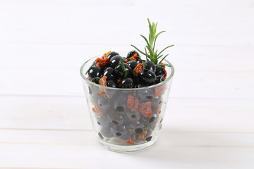 black olives with dried tomatoes
