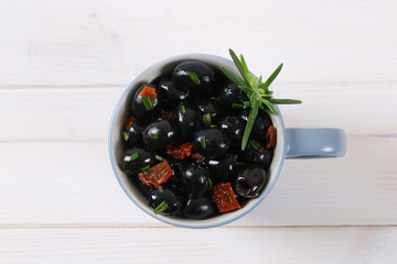 black olives with dried tomatoes