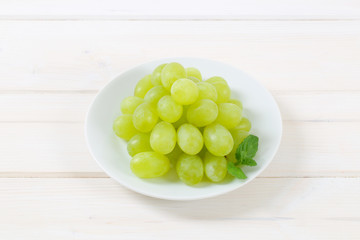 plate of white grapes