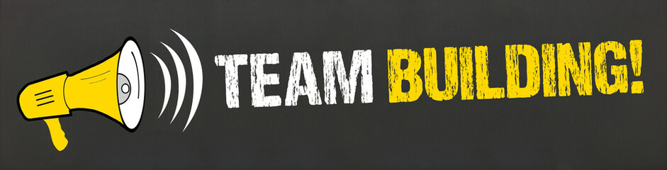 Team Building! / Megafon auf Tafel