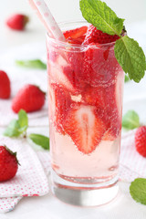 Summer refreshing drinks from strawberry and mint,ストロベリーソーダ