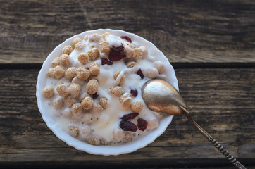 Wheat powder with yoghurt