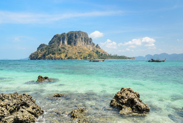 Naklejka premium Rock beach and andaman sea in Krabi province, Thailand