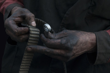 Obraz premium The worker's hands in oil
