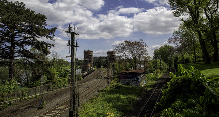 Mainzer Südbrücke im Sonnenschein