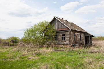 Fototapeta na wymiar old abandoned rural house in the Russian village